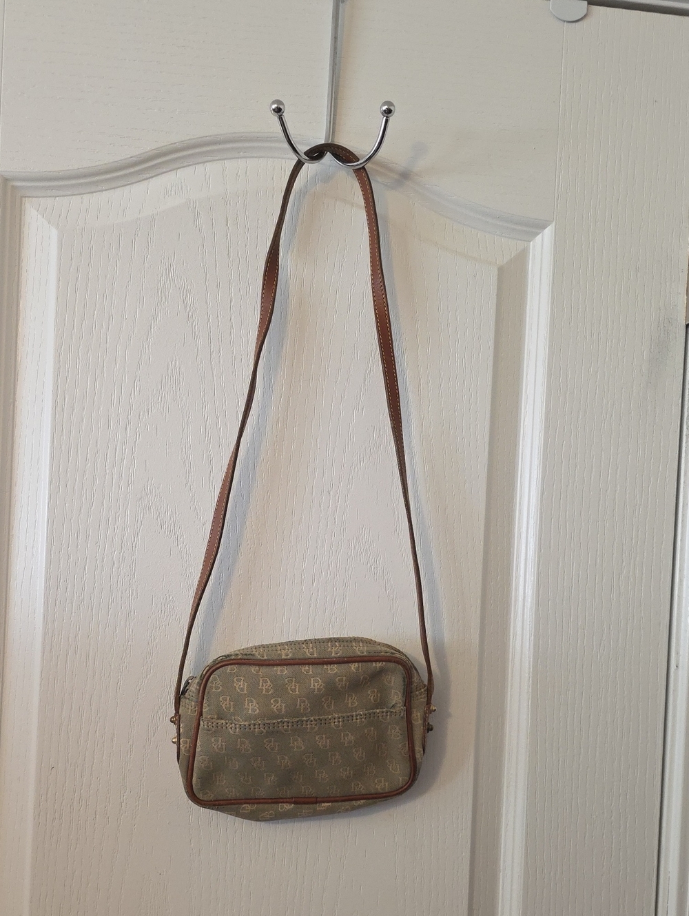 Vintage Dooney & Bourke Tan/Brown Logo Crossbody Messenger